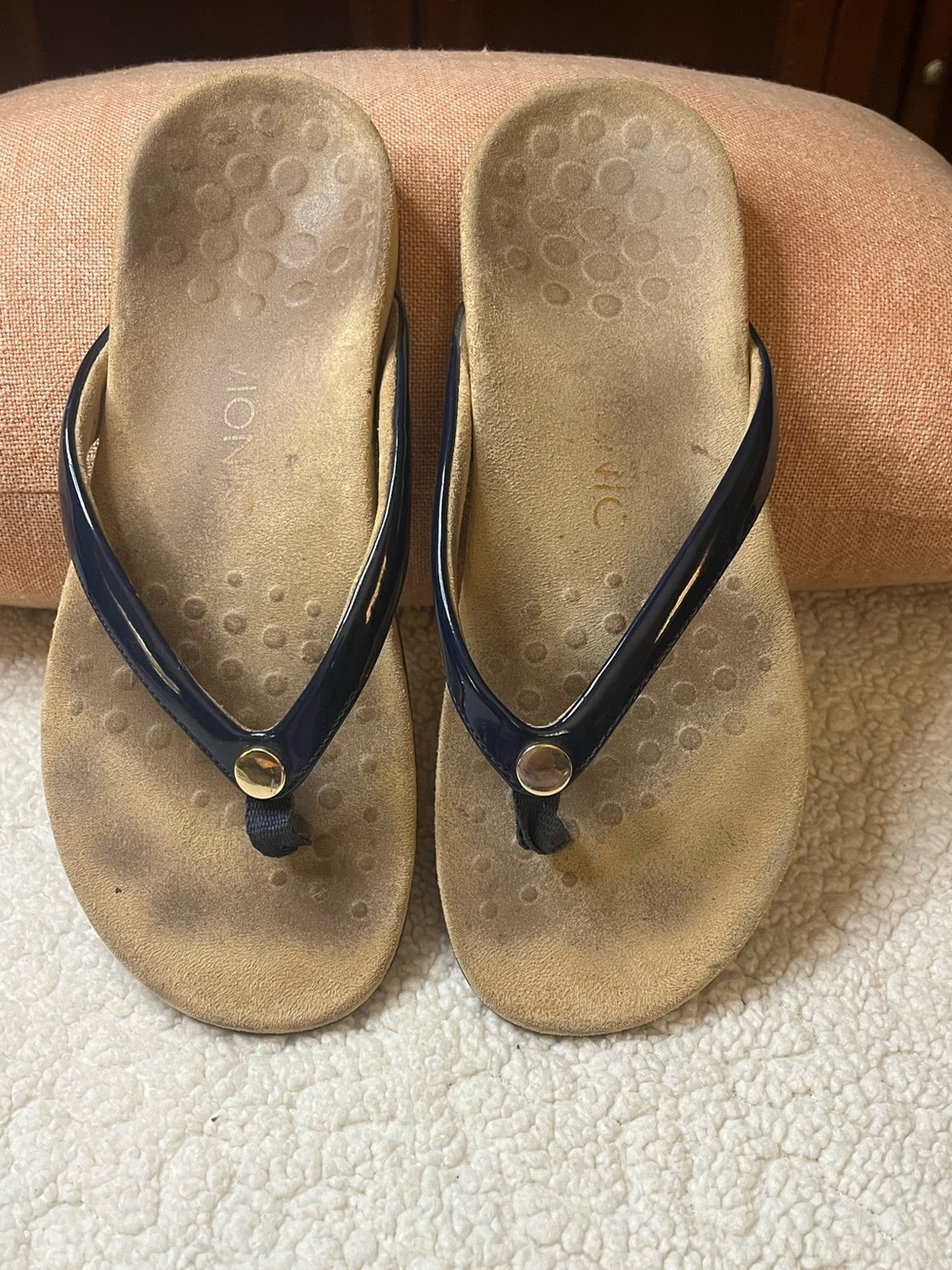 Vionic Navy Patent Orthotic Flip Flop Sandals Women’s Size 7.5 8 Comfort Shoes